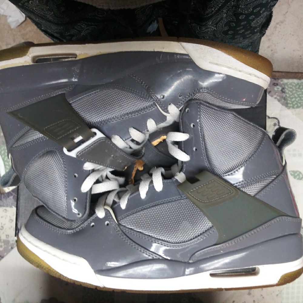 Size 8.5 Jordan Flight classics high top sneakers